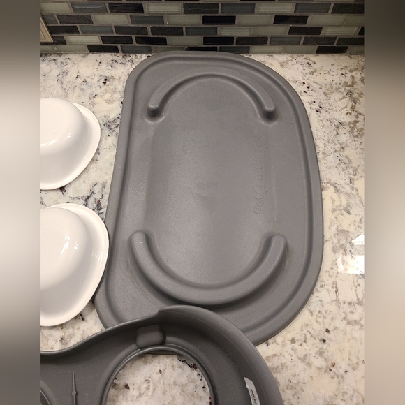 WeatherTech Elevated Pet Feeding System - Picture 7 of 8